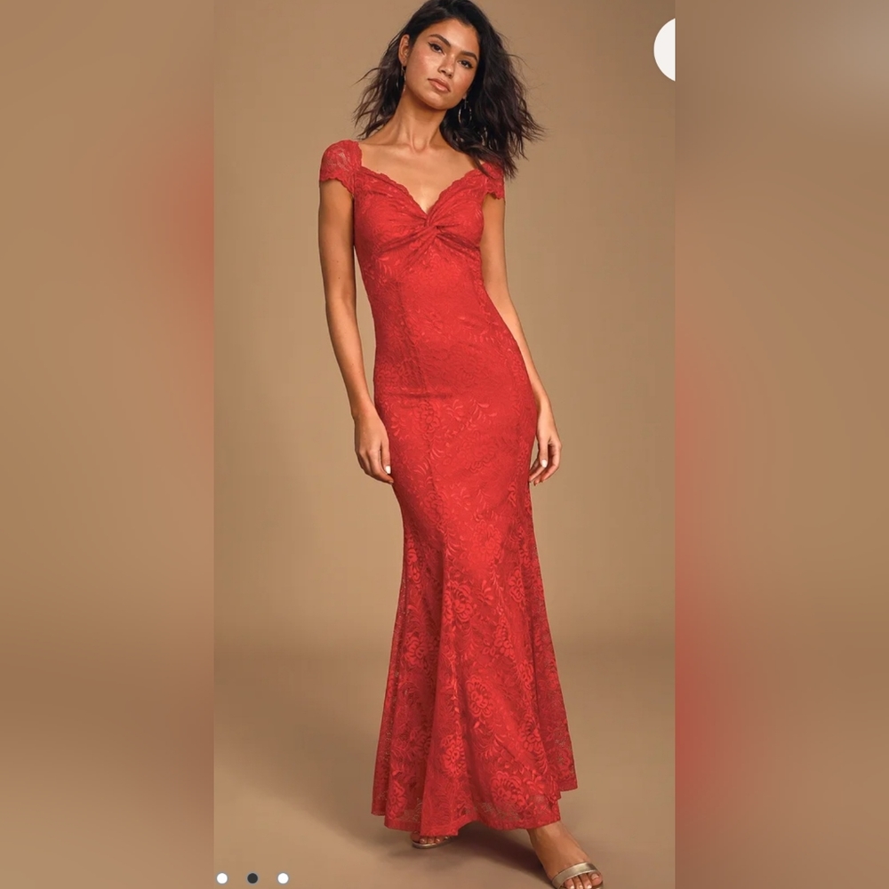NWT lulus red lace gown